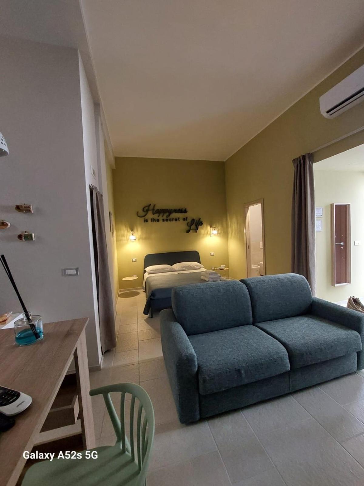 Happynesshouse_Locazione Turistica Lägenhet Trani Exteriör bild